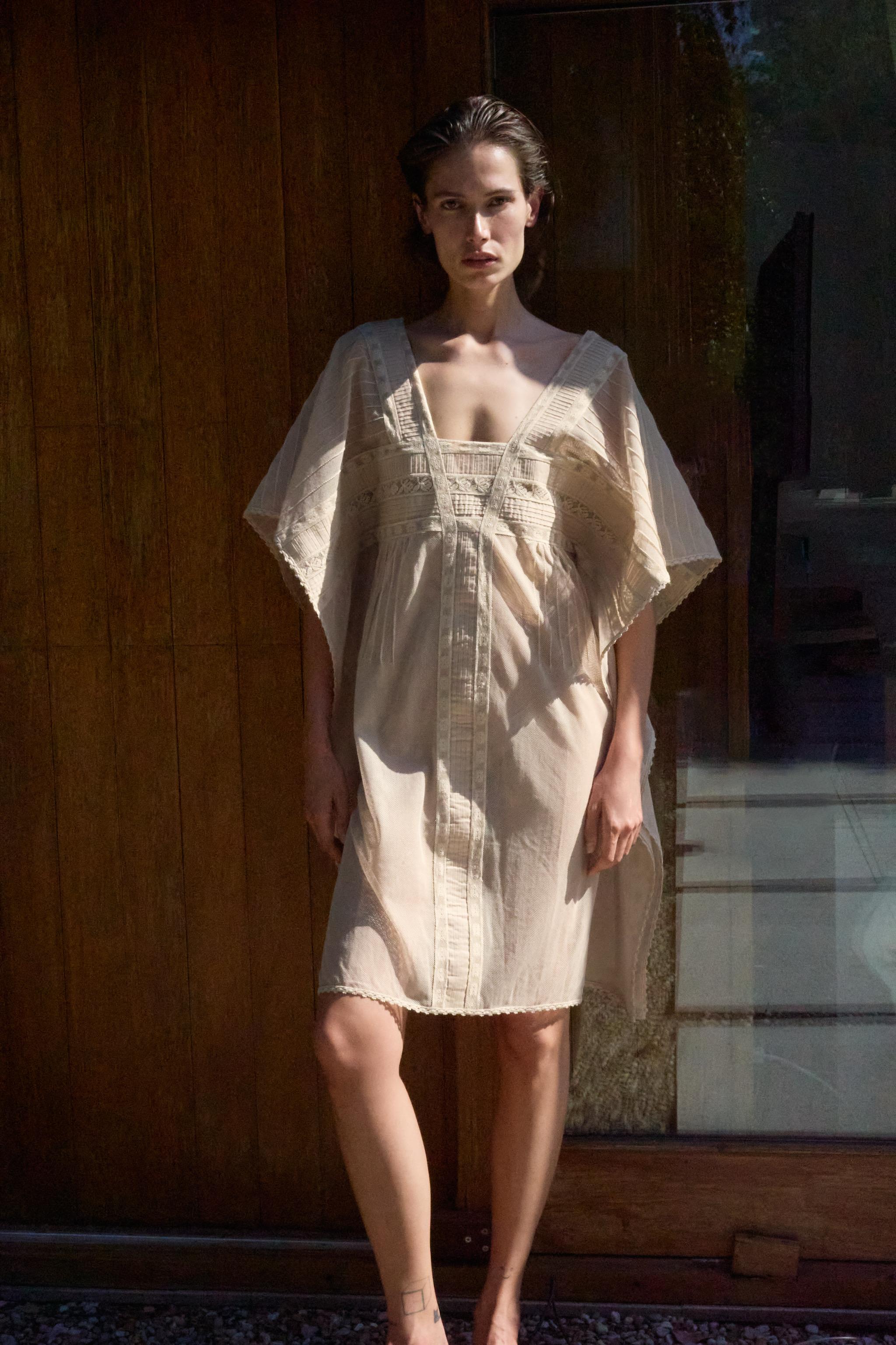 PLEATED LACE KAFTAN DRESS
